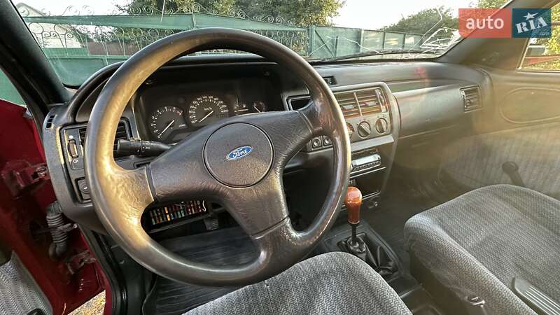 Седан Ford Escort 1991 в Каневе