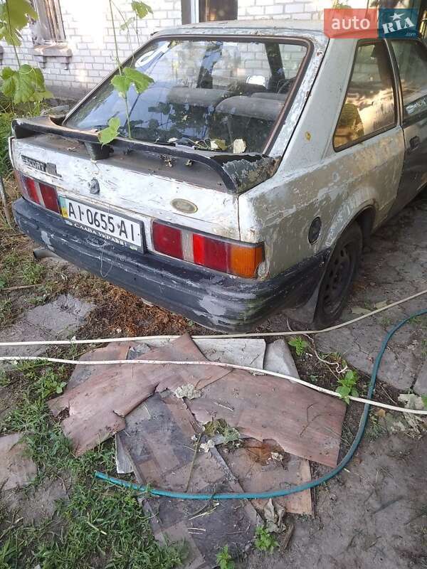 Хэтчбек Ford Escort 1986 в 