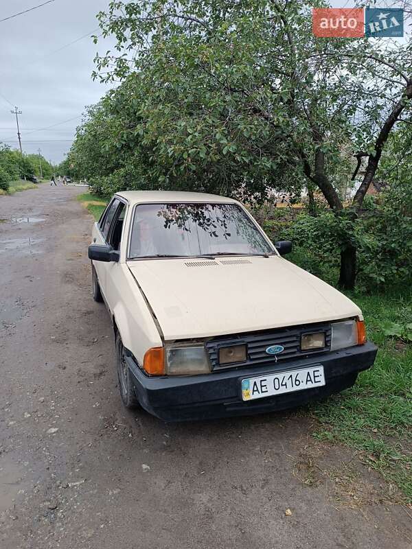 Хэтчбек Ford Escort 1983 в Синельниково