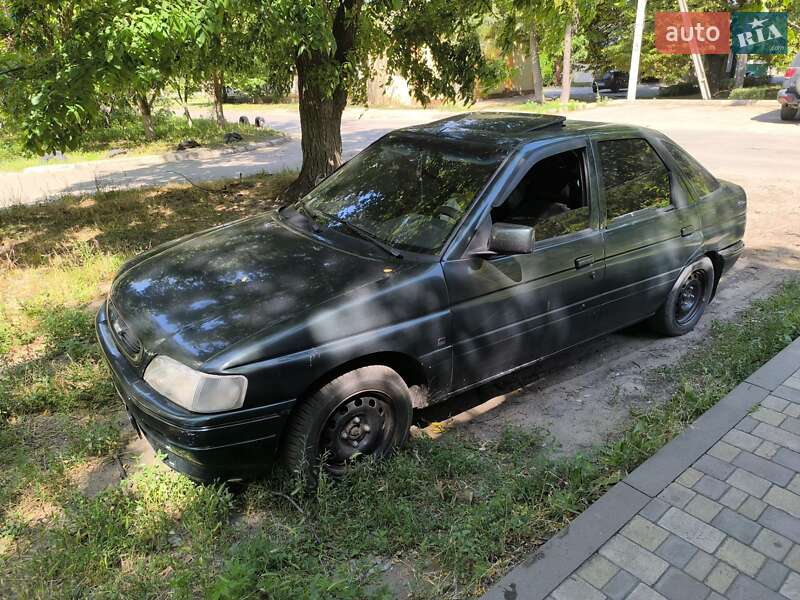 Хэтчбек Ford Escort 1993 в Чугуеве фото Хэтчбек Ford Escort 1993 в Чугуеве