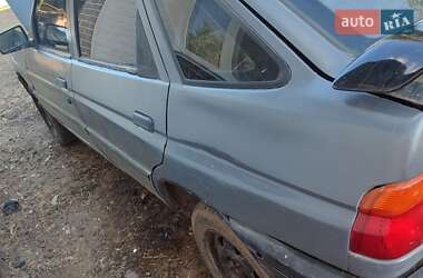 Хэтчбек Ford Escort 1992 в 