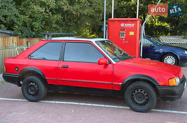 Хэтчбек Ford Escort 1989 в 