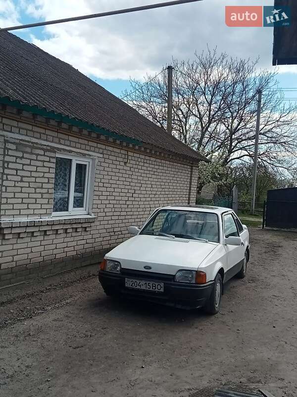 Хетчбек Ford Escort 1988 в 