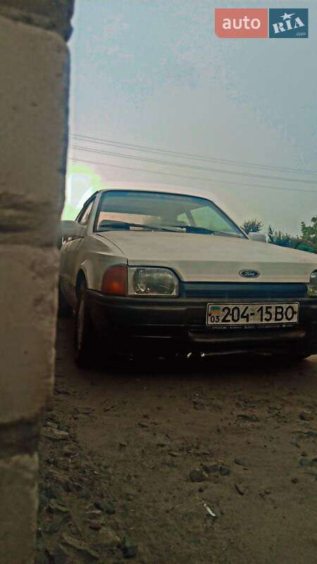 Хетчбек Ford Escort 1988 в Луцьку