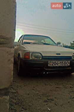 Хетчбек Ford Escort 1988 в 