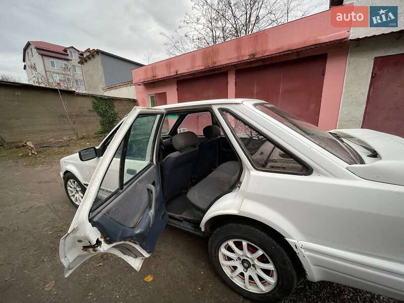 Ліфтбек Ford Escort 1987 в Славуті