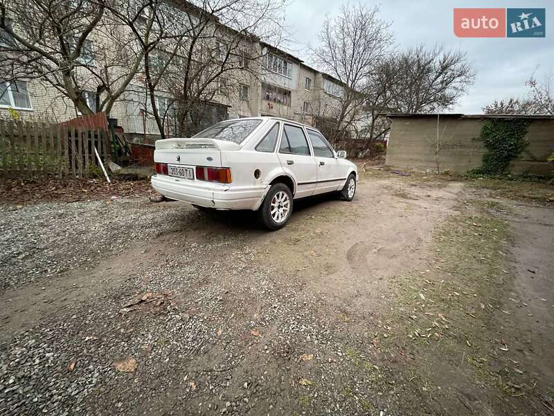 Ліфтбек Ford Escort 1987 в Славуті
