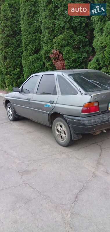 Хэтчбек Ford Escort 1991 в Пирятине