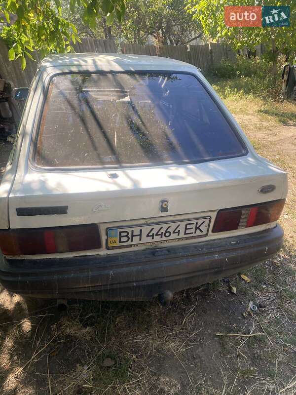 Хэтчбек Ford Escort 1989 в Раздельной