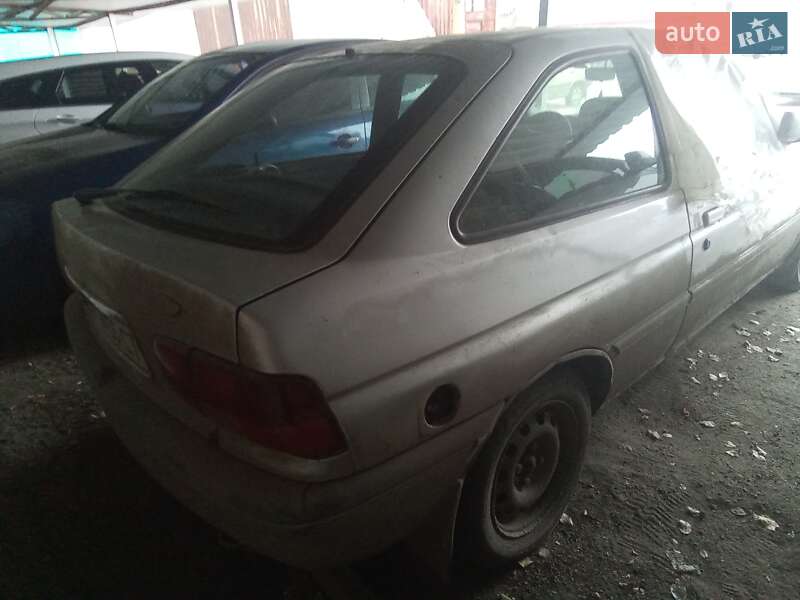 Хетчбек Ford Escort 1992 в Запоріжжі фото 13 Хетчбек Ford Escort 1992 в Запоріжжі