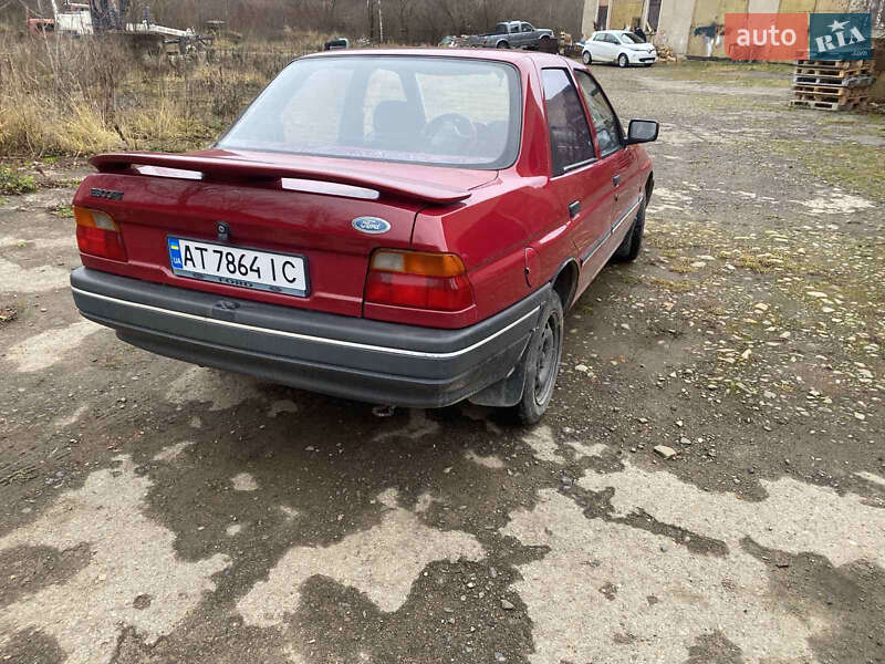 Седан Ford Escort 1995 в Коломые