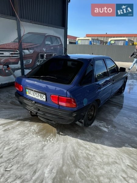 Хэтчбек Ford Escort 1993 в Перемышлянах