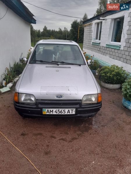 Хэтчбек Ford Escort 1988 в Коростене