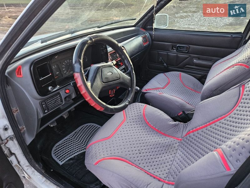 Хетчбек Ford Escort 1988 в Буську