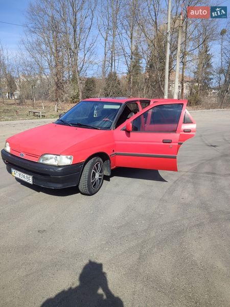 Седан Ford Escort 1992 в Ивано-Франковске