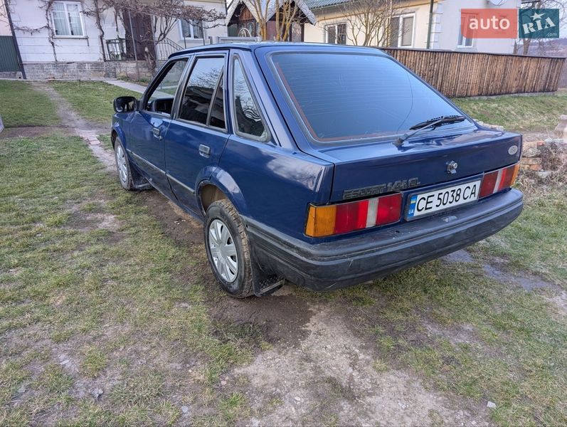 Хэтчбек Ford Escort 1988 в Великом Кучурове