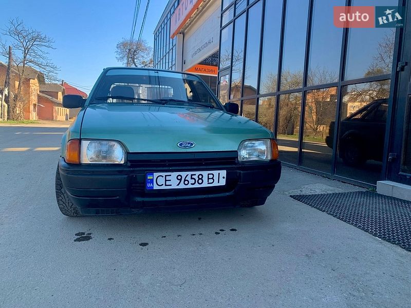 Хетчбек Ford Escort 1987 в Чернівцях