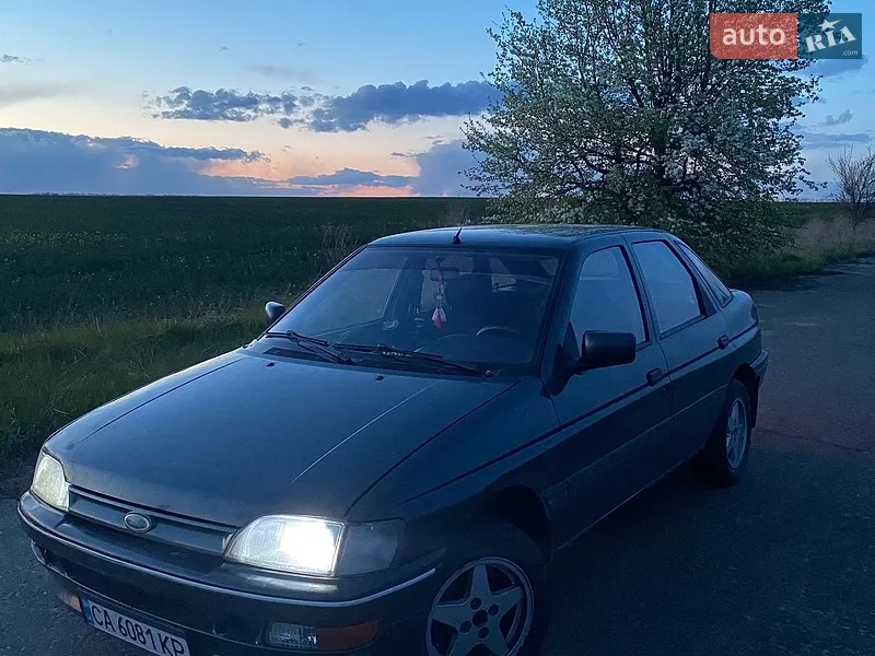 Ford Escort 1992 VIN WF0AXXGCAANE11719 фото оголошення 2 з 43