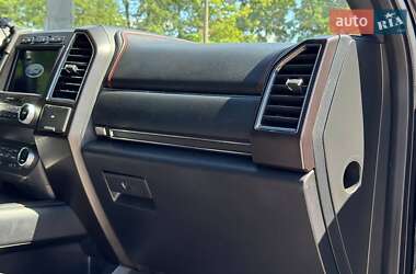 Внедорожник / Кроссовер Ford Expedition 2019 в 