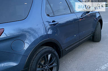 Позашляховик / Кросовер Ford Explorer 2018 в 