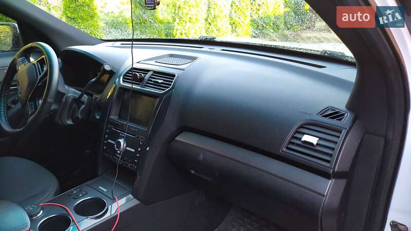 Внедорожник / Кроссовер Ford Explorer 2016 в Рокитном