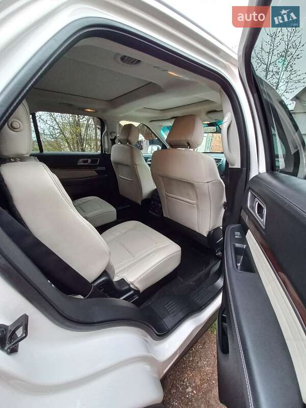 Позашляховик / Кросовер Ford Explorer 2016 в Первомайську