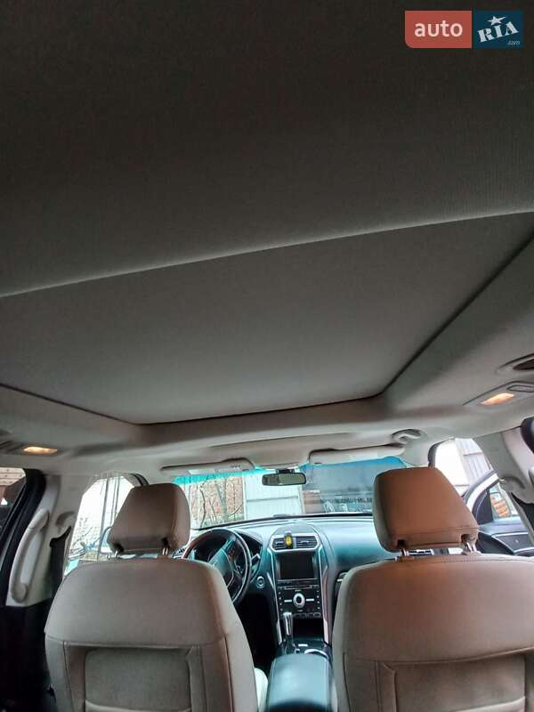 Позашляховик / Кросовер Ford Explorer 2016 в Первомайську