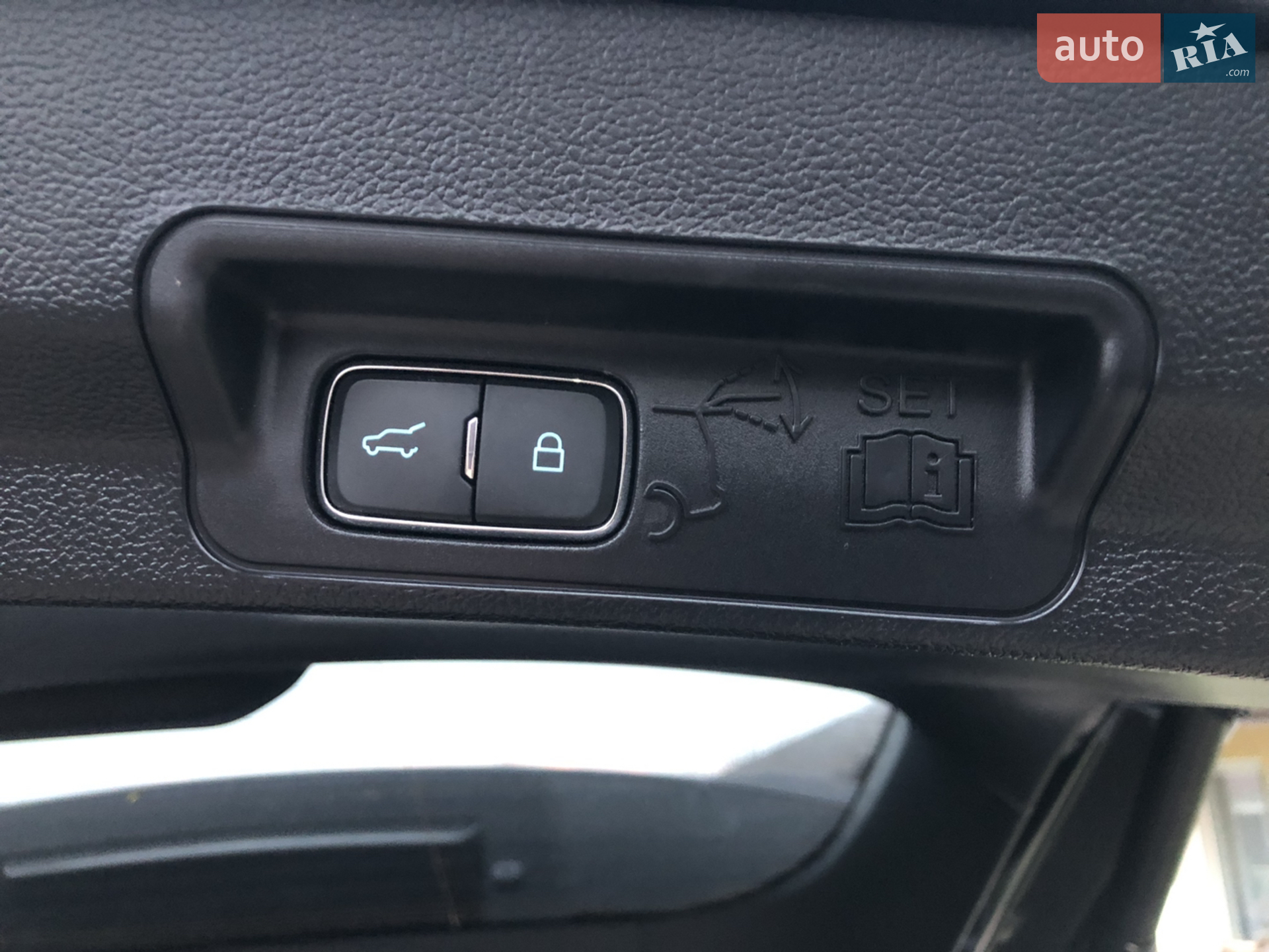 2021 Ford Explorer - мініатюра 18