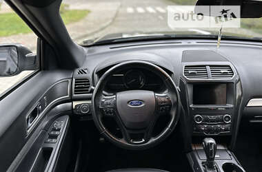 Позашляховик / Кросовер Ford Explorer 2018 в 