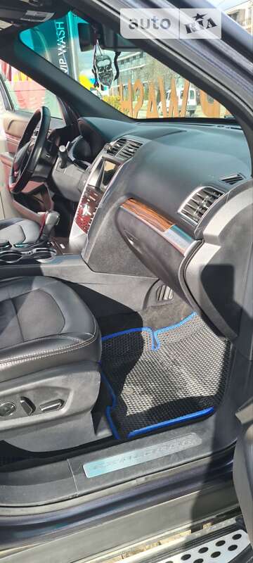 Внедорожник / Кроссовер Ford Explorer 2016 в Ужгороде