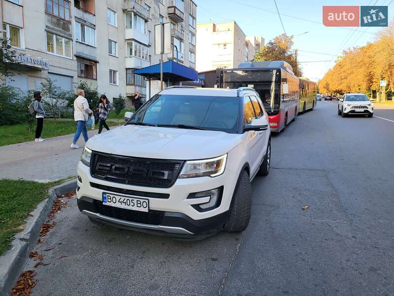 Позашляховик / Кросовер Ford Explorer 2017 в Тернополі