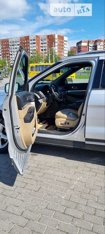 Позашляховик / Кросовер Ford Explorer 2015 в Львові