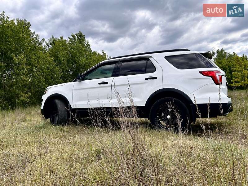 Внедорожник / Кроссовер Ford Explorer 2016 в Броварах