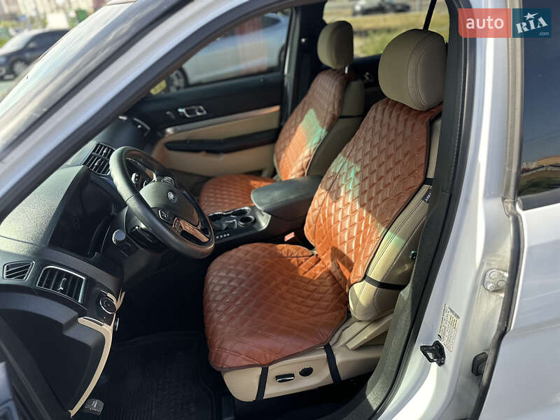 Позашляховик / Кросовер Ford Explorer 2015 в Києві