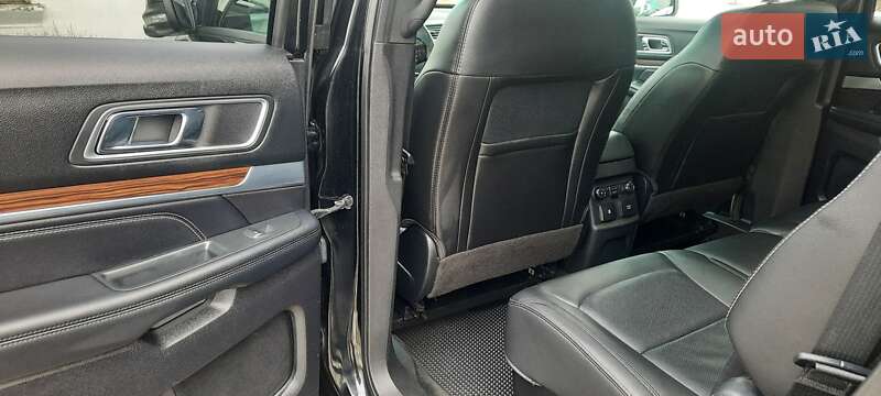 Внедорожник / Кроссовер Ford Explorer 2016 в Остроге