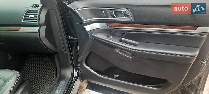 Внедорожник / Кроссовер Ford Explorer 2016 в Остроге