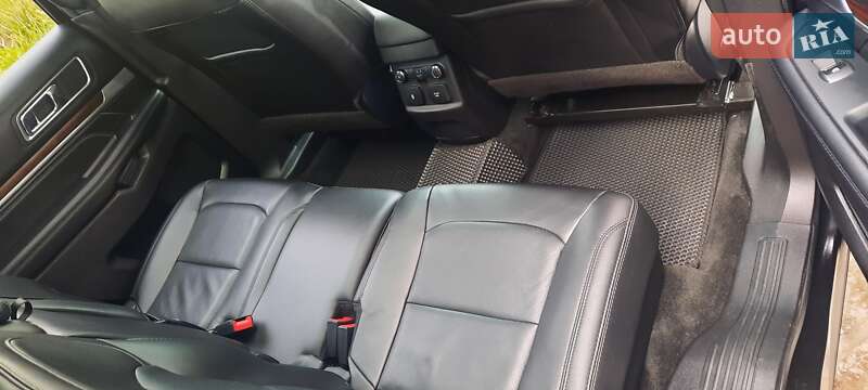 Позашляховик / Кросовер Ford Explorer 2016 в Острозі