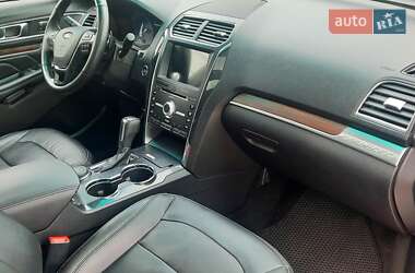 Внедорожник / Кроссовер Ford Explorer 2016 в Остроге