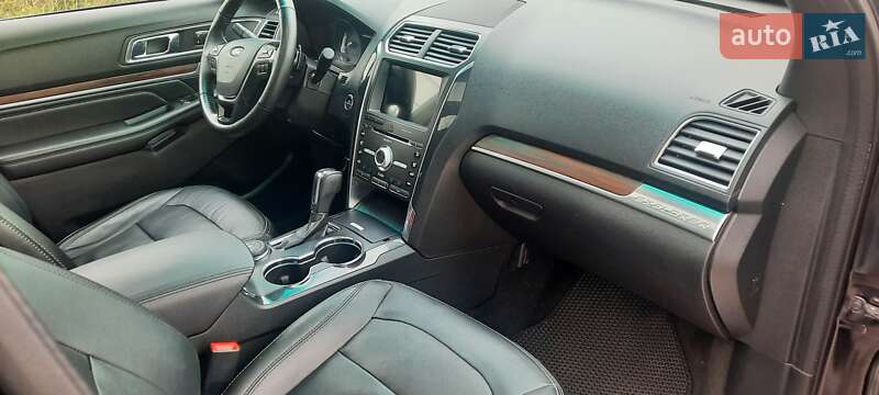 Позашляховик / Кросовер Ford Explorer 2016 в Острозі