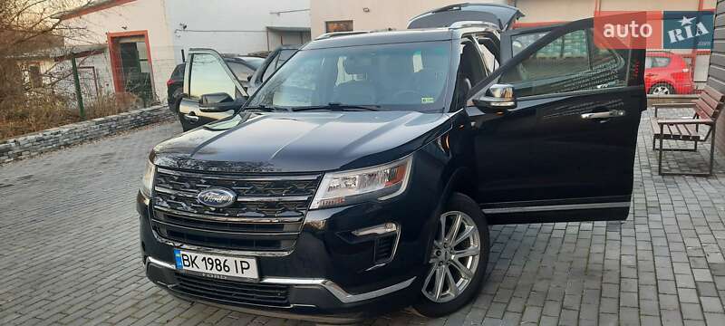Внедорожник / Кроссовер Ford Explorer 2016 в Остроге