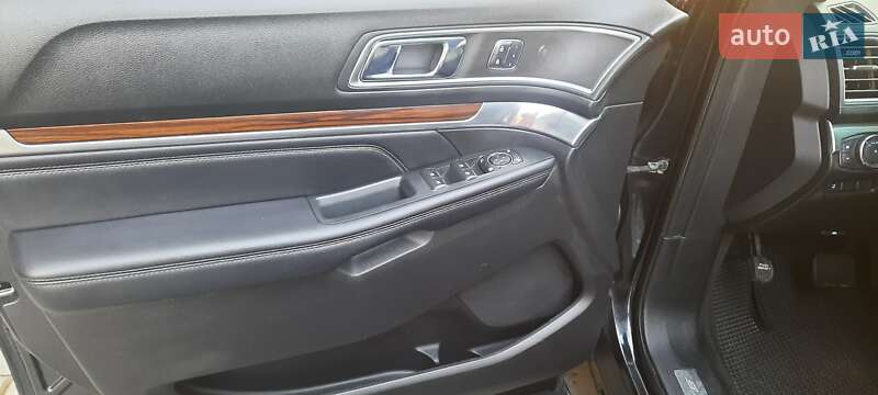 Позашляховик / Кросовер Ford Explorer 2016 в Острозі