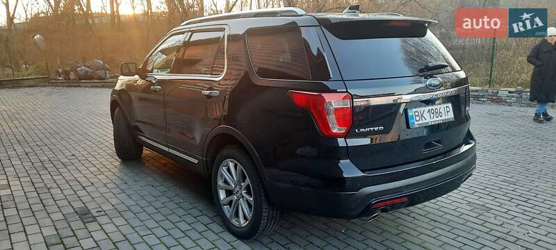 Внедорожник / Кроссовер Ford Explorer 2016 в Остроге