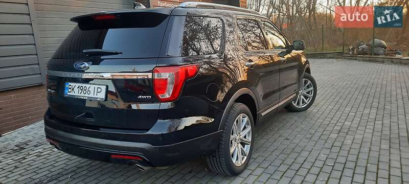 Позашляховик / Кросовер Ford Explorer 2016 в Острозі