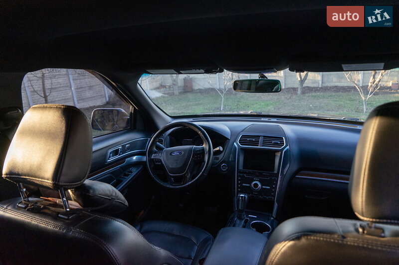 Внедорожник / Кроссовер Ford Explorer 2017 в Верхнеднепровске
