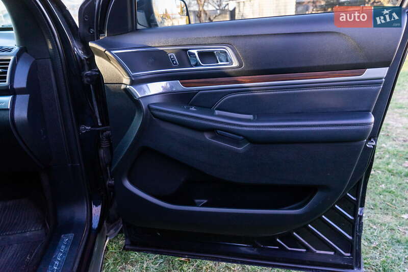 Внедорожник / Кроссовер Ford Explorer 2017 в Верхнеднепровске