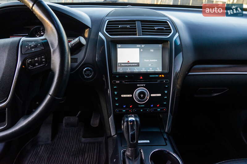 Внедорожник / Кроссовер Ford Explorer 2017 в Верхнеднепровске