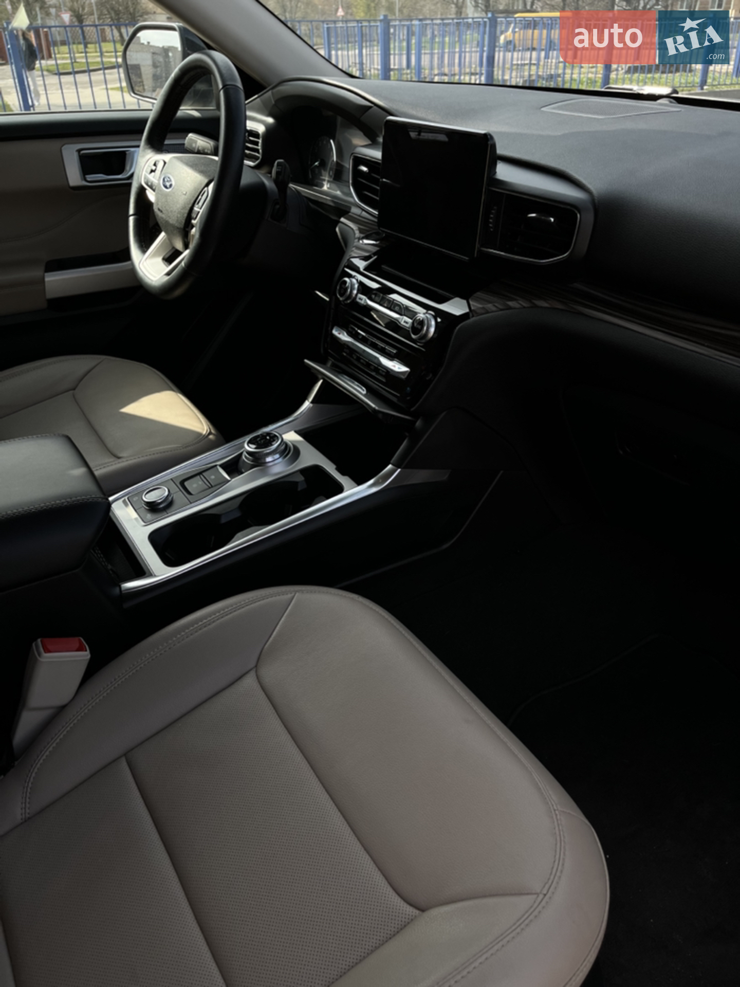 2022 Ford Explorer - мініатюра 2