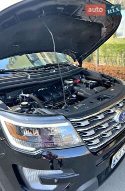 Позашляховик / Кросовер Ford Explorer 2016 в 