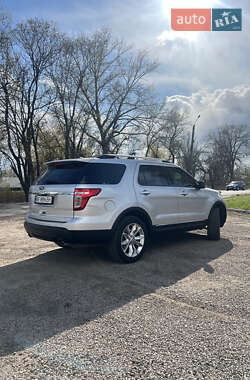 Позашляховик / Кросовер Ford Explorer 2015 в 