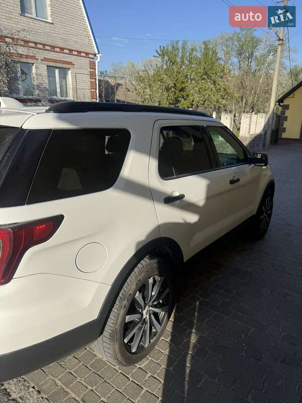 Внедорожник / Кроссовер Ford Explorer 2016 в Кобеляках